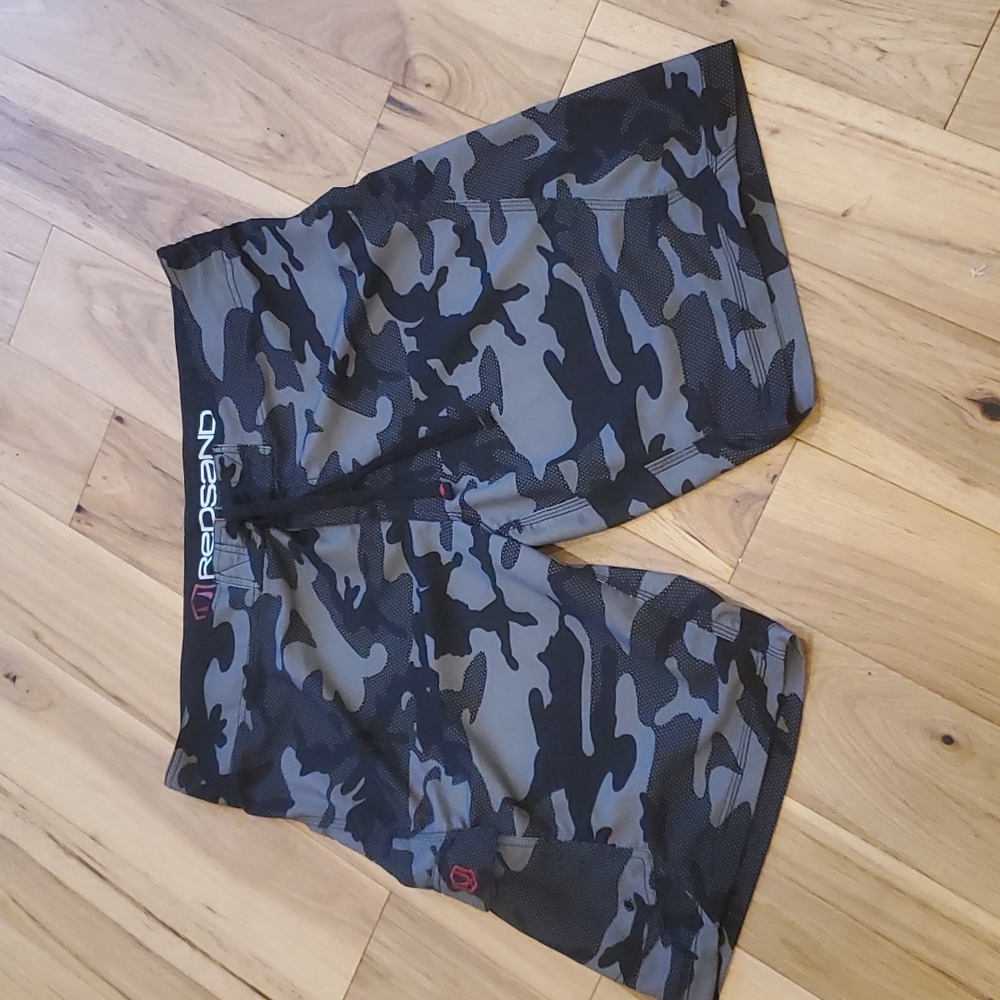 Redsand camo board shorts size XL